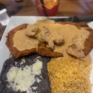 Milanesa de pollo con Camarones