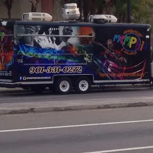 I love the design on this truck!