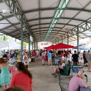 Excelent market,  good prices!!