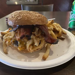 Minnies Maxi Burger(Friday Only)