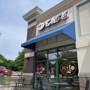 outside, pizza