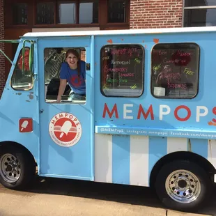 MemPops truck at Autozone Park passing out 1000 free pops!