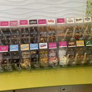 Look at all these toppings!!!! Yum :)