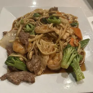 House (L) 27.Special Lo-Mein Noodle