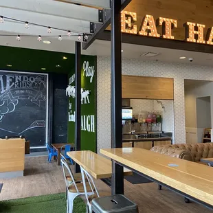 sushi and sashimi, interior