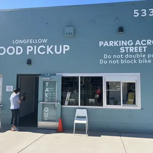 Pickup location! It's a cloud kitchen with multiple restaurants for pickup here