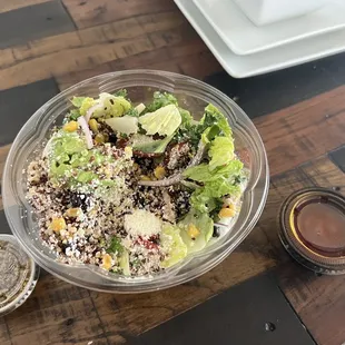 Quinoa avo salad