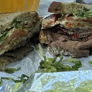 Roast beef sandwich on wheat