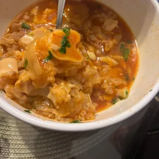 Este menudo lo ordenamos para llevar y cuando lo abrí era puros huesos y pata 1 solo pedazo de mendudo