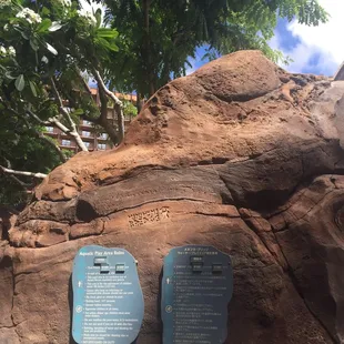 Sign with hours and rules. 9am-5pm