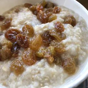 Oatmeal with Raisins