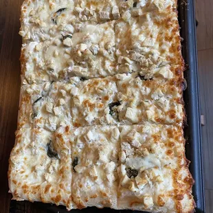 White Pizza romana with rosemary chicken