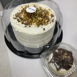 Pistachio cream cheese cake and brownie cheesecake