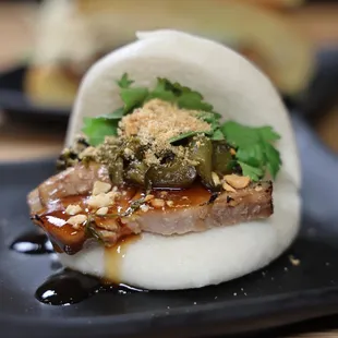 Buta Bao Bun  : @andrewloves_