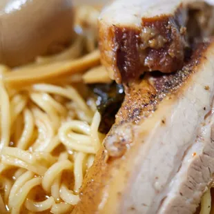 Menya tonkotsu (closeup of kakuni)