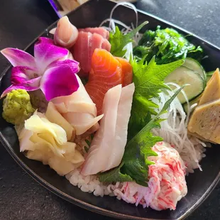 Chirashi bowl