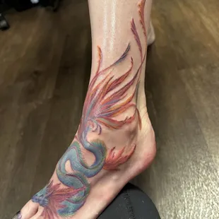 Quetzalcoatl wrapping tail feathers