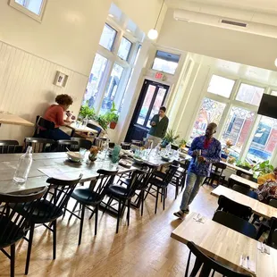 There was a large group of young peops just before this shot--so this place MUST be good!