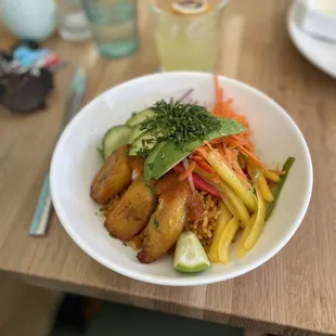 Burkinabé plantain and avocado bowl