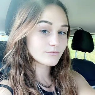 Bella E.