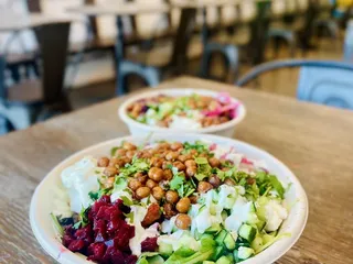 HUMMUS Bowls & Wraps