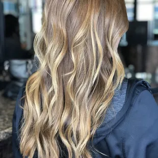 Done by Vivian @the.hairstylist.v