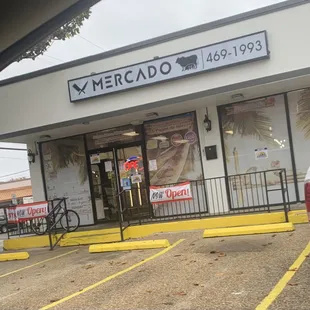 Outside view of the shop on Williams Blvd