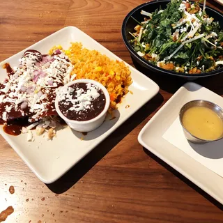 Pollo En Mole Oaxaqueno