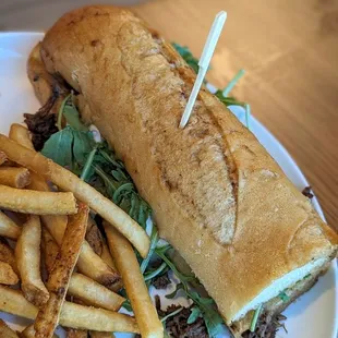 Short Rib Sandwich | Instagram: @telephonesmoothie