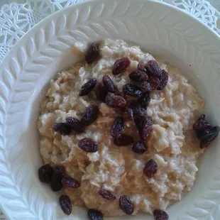 Oatmeal with raisins