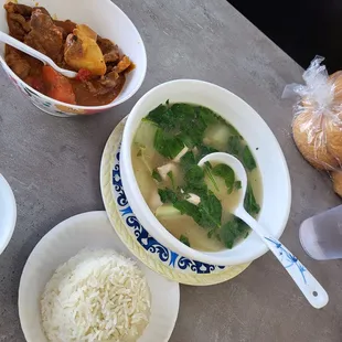 Chicken tinola and rice