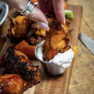 bbq chicken, fried chicken wings, chicken wings, fried chicken, chicken wings and fried chicken, poultry, food, bbq wings, chicken