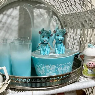 Vintage and antiques. Lots to see!