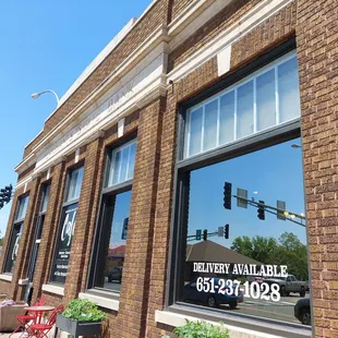 a view of the outside of the building