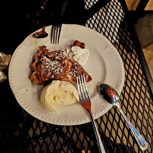 Sour cream apple walnut pie