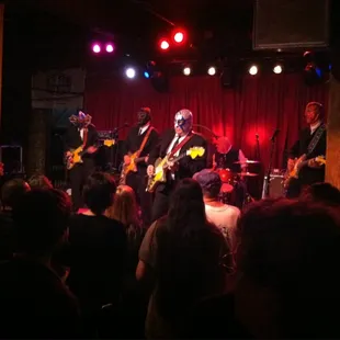 Los Straitjackets!!!