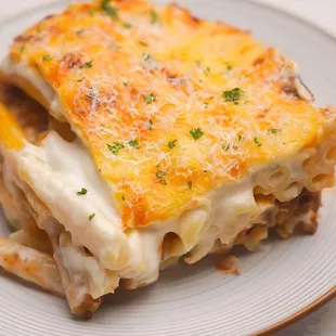 Creamy pasta with ground beef, baked with special Bechamel sauce