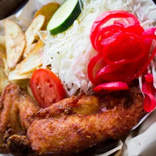 Pollo con tajadas.  fried chicken with banana chips