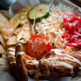 Pollo con tajadas.  fried chicken with banana chips