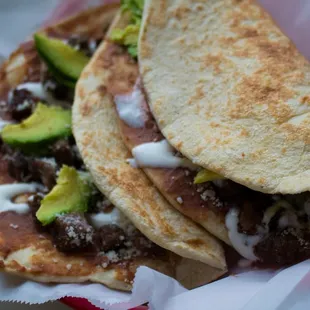 Baleadas con asada hand made flour tortilla with beans,cheese,avocado,sour cream, and grill beef