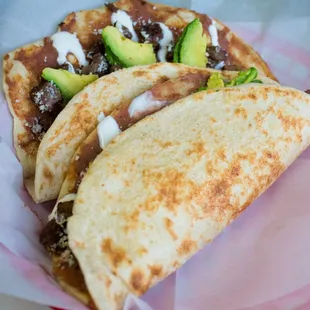 Baleadas con asada hand made flour tortilla with beans,cheese,avocado,sour cream, and grill beef