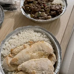 Bistec saltado and pollo al ajillo with a side of beans.