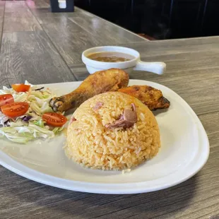 Arroz con salchichas, pollo al horno y habichuelas