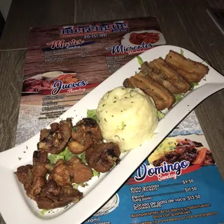 Chicharrones De Pollo Con Tostones