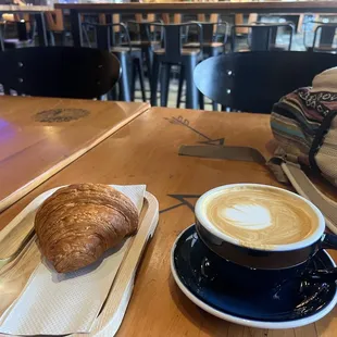 Croissant, Super Good Latte