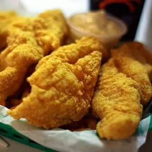 food, chicken wings and fried chicken