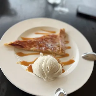 Apple dessert...not too bad