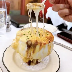 Soupe à l'Oignon Grâtinée