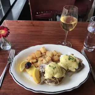 Eggs Benedict Du Jour