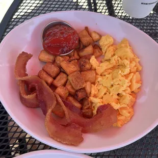 Eggs, bacon and home fries